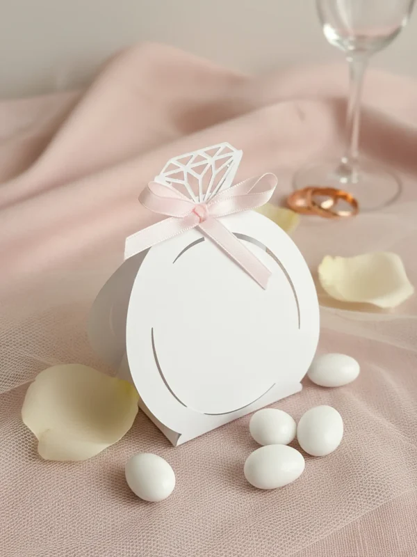 cutie marturie nunta botez albă cu fundă și decupaj diamant