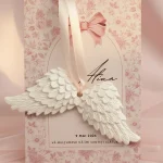 marturie botez aripi inger ceramica cu panglica crem si cartonas floral roz