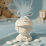 marturie botez baietel ceramica alba cu tule bleu si panglica alba