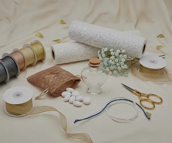 Set DIY pentru mărturii personalizate, panglici colorate, săculeț și sticluță decorativă