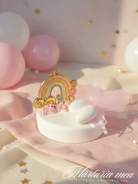 marturie botez fata curcubeu auriu pastel pe suport cu pietricele roz si bomboane