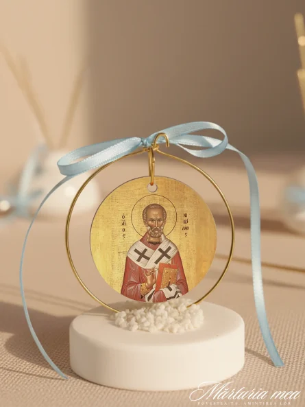 marturie cu icoana sfant nicolae pe piatra decorativa alba cu fundita bleu