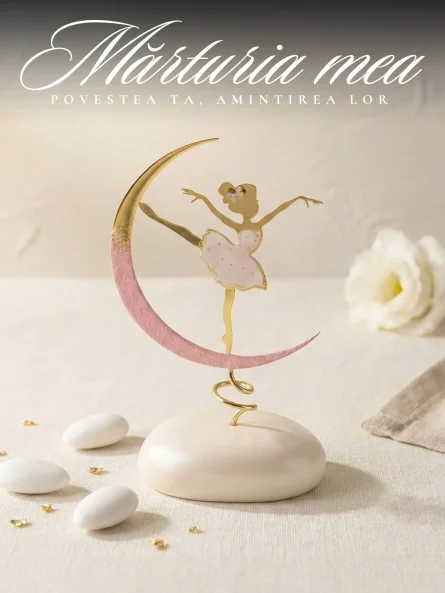 Marturie botez fetita reprezentand o balerina aurie dansand pe o semiluna roz, cu baza alba din piatra si suport spiralat.