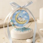 marturie botez baietel mielusel somnoros pe luna cu baza ceramica si fundite albastre